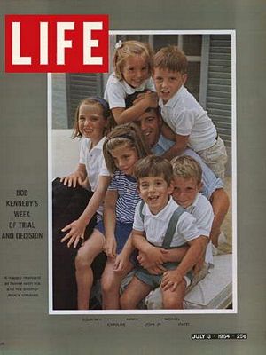 cv070364.jpg 7/3/1964 RFK & Kennedy kids - Image 1