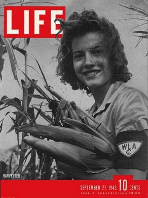 9/27/1943 Harvester