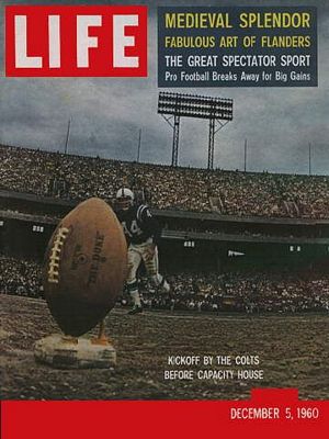 12/5/1960 Pro football kickoff